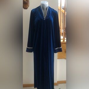 Adonna Size Small Velour Robe